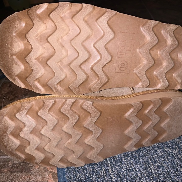 Tan slip on boots - Picture 4 of 6